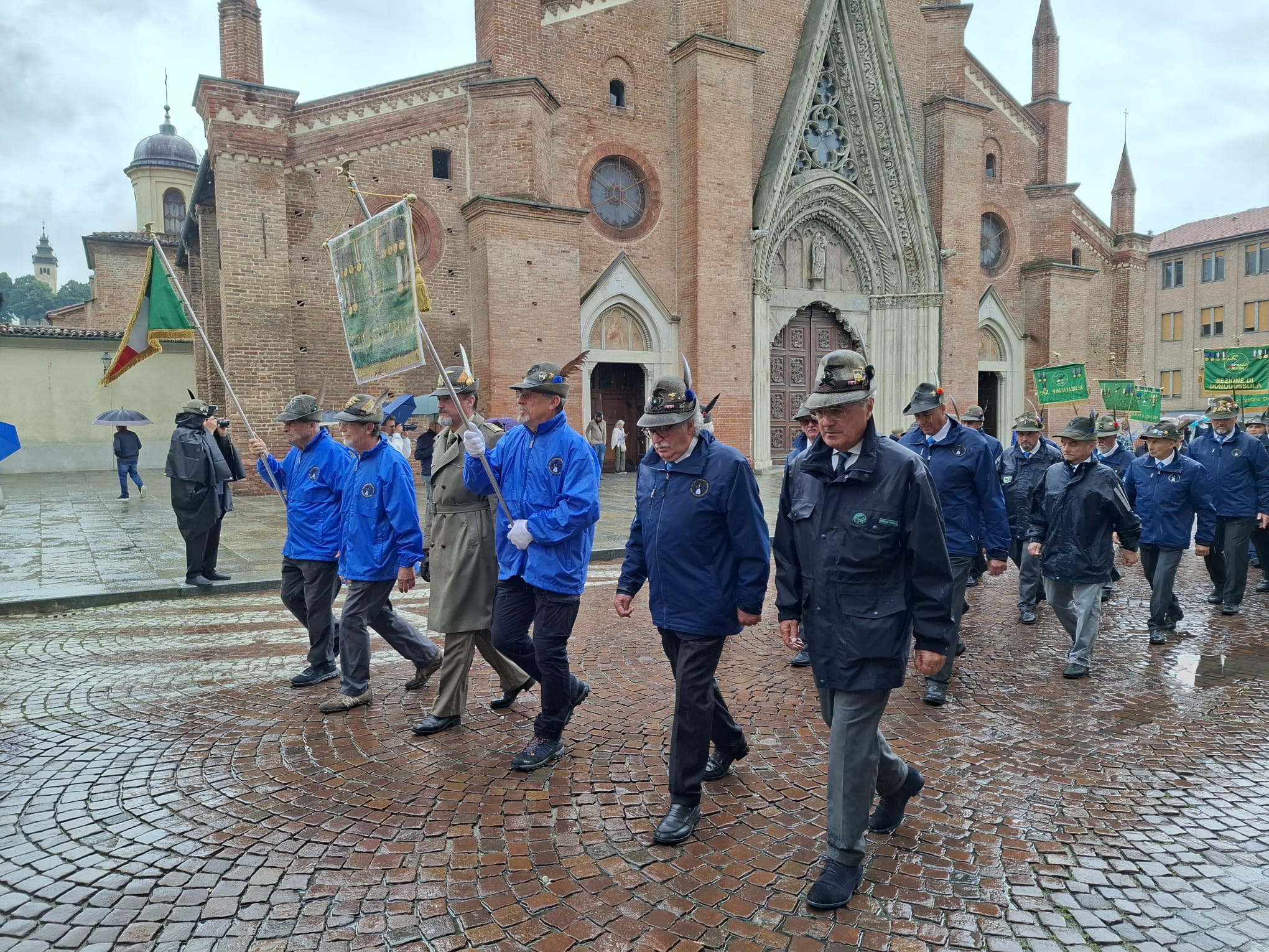 2406-12 100 Gruppo 33.jpeg